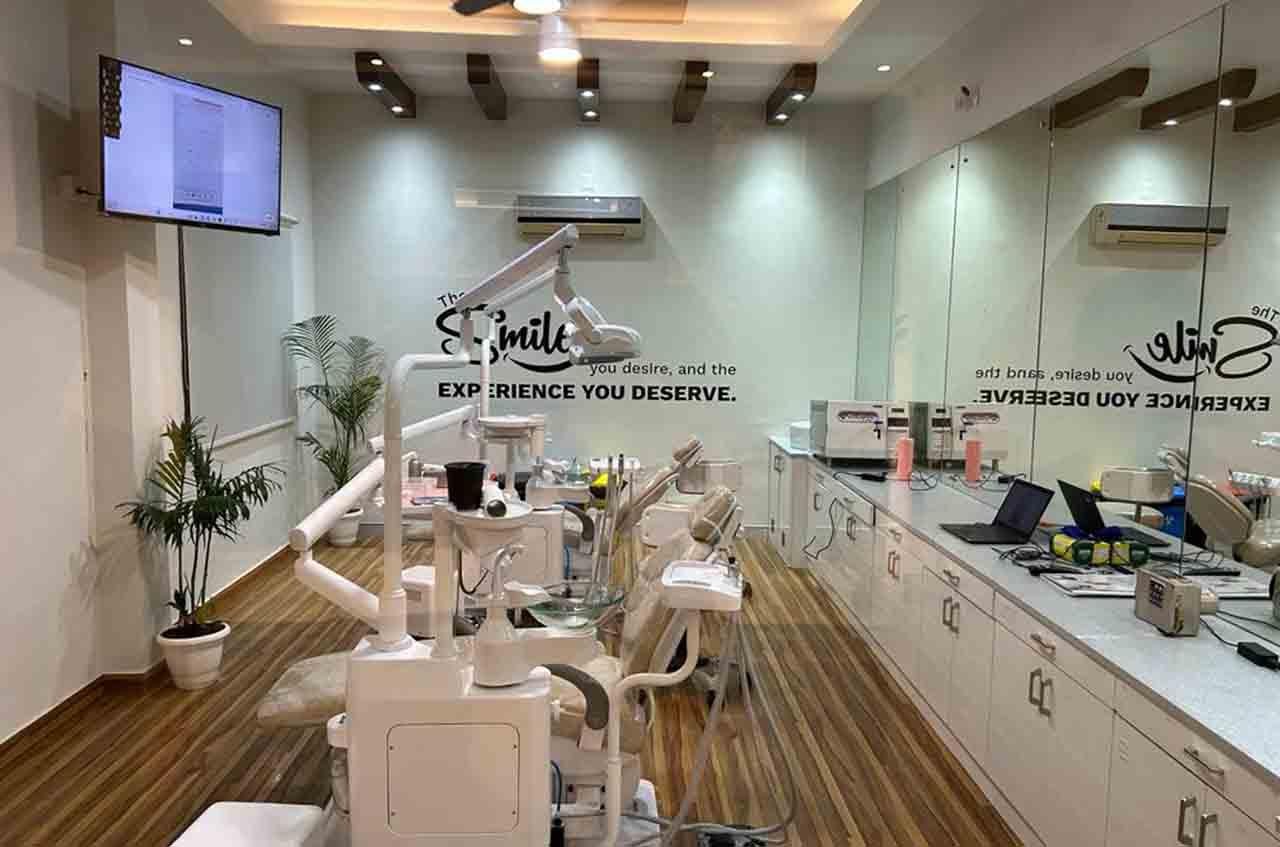 Modern dental chair and equipment setup at Muskaan Dentals