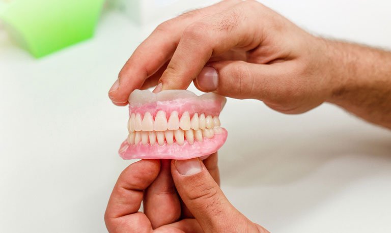 Complete dentures in Gurgaon at Muskaan Dentals — full mouth tooth replacement by Dr. Suresh Ahlawat
