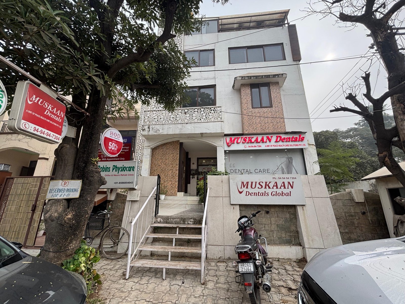 Soft tissue grafting for gum recession and implant support at Muskaan Dentals Gurgaon
